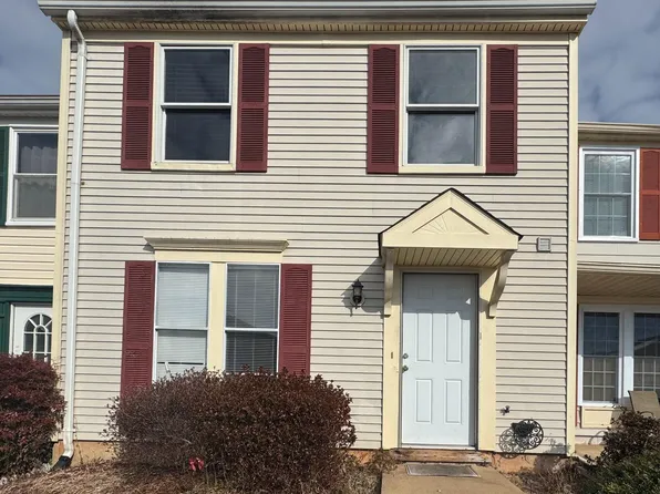 9040 Saint Steven Ct, Manassas Park, VA 20111