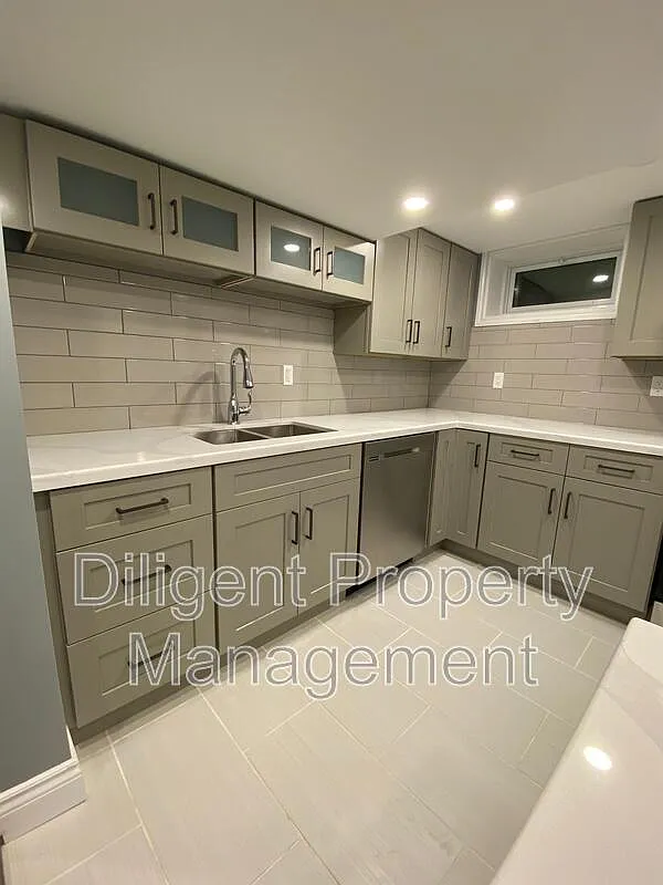 2 bed, 1.0 bath, $1,850 — Photo 3