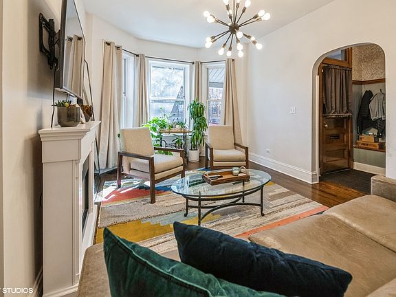 4th image of 1928 W Bradley Pl APT 1F