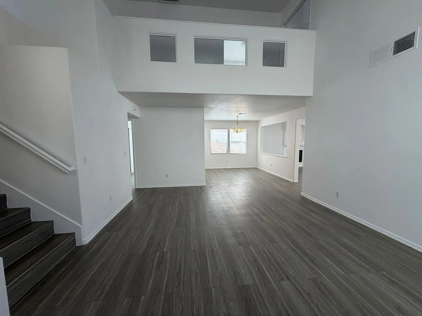 Bright & Spacious Home in Southwest Las Vegas! — Photo 2