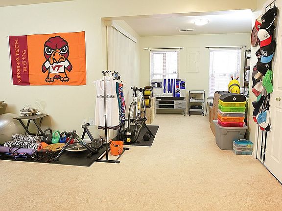 3rd image of 43180 Lawnsberry Sq
