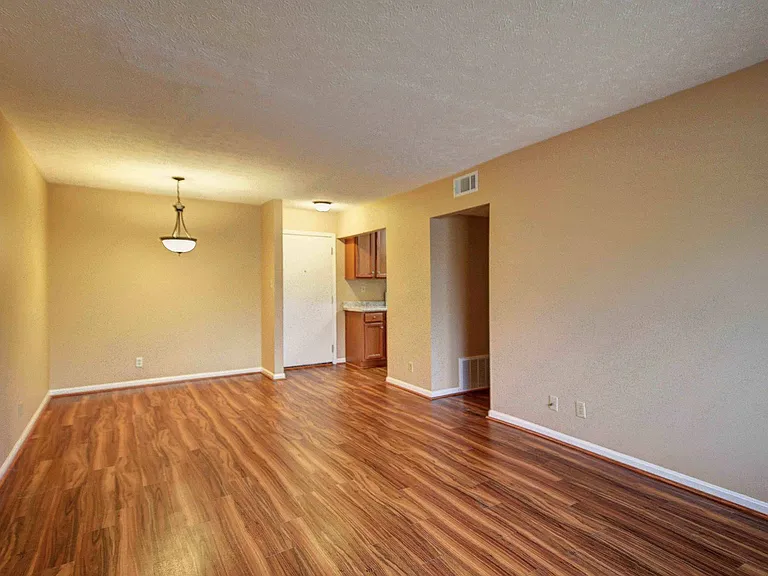 Highlands 2 bedroom apartment walking distance to Bardstown Road. — Photo 5