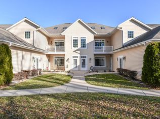 W397N5962 Autumn Woods Dr #8, Oconomowoc, WI 53066
