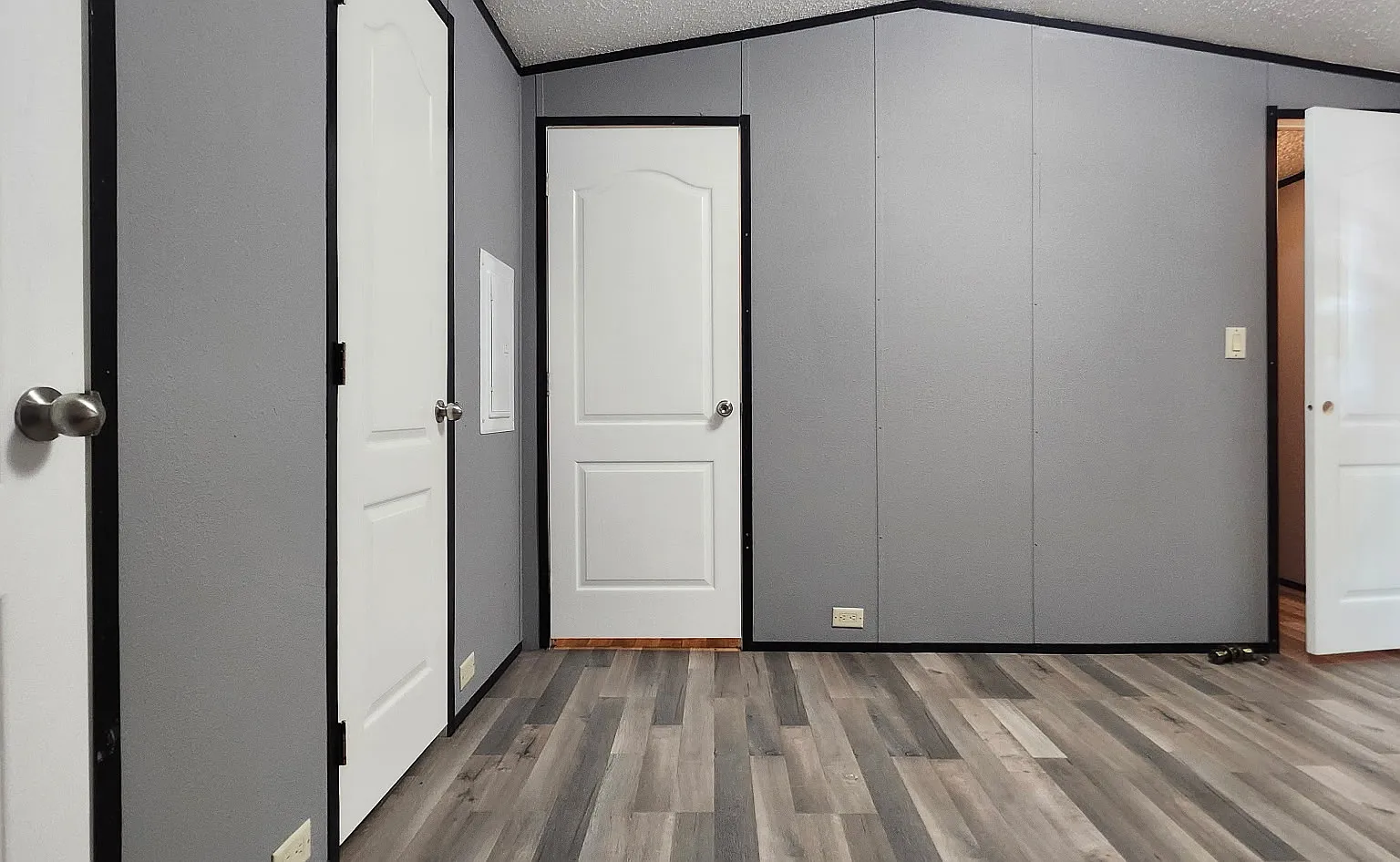 3 bed, 896 sqft, $1,550 — Photo 3