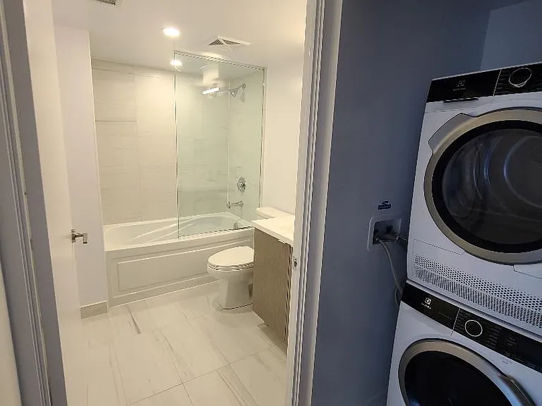 219 Dundas St E #511 — Photo 19