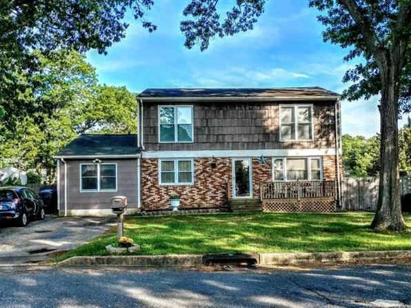 390 19th Ave, Brick, NJ 08724