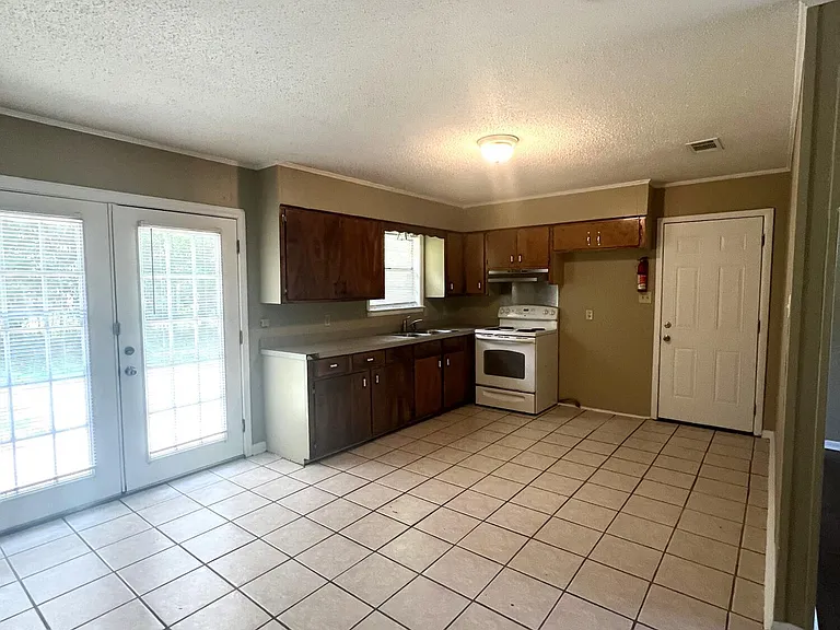 104 Michael Ct — Photo 5