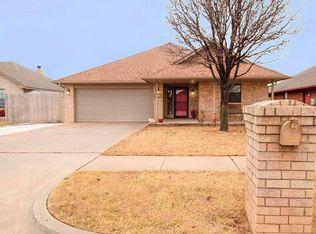 701 NE 21st St, Moore, OK 73160
