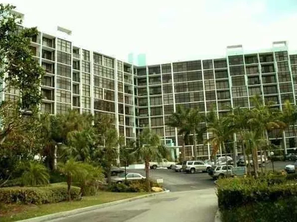200 Leslie Dr APT 611, Hallandale, FL 33009