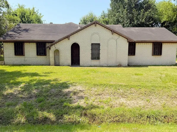 550 E Melville Dr, Crosby, TX 77532