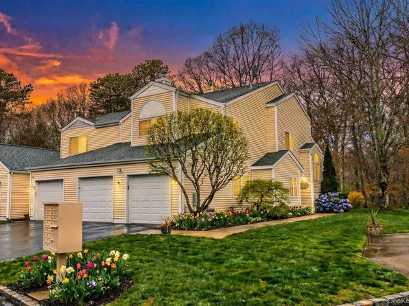 168 Gothic Circle, Manorville, NY 11949