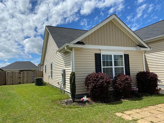 3rd image of 512 Arbor Dr
