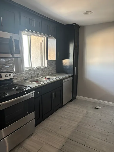 2 bed, $2,450 — Photo 1