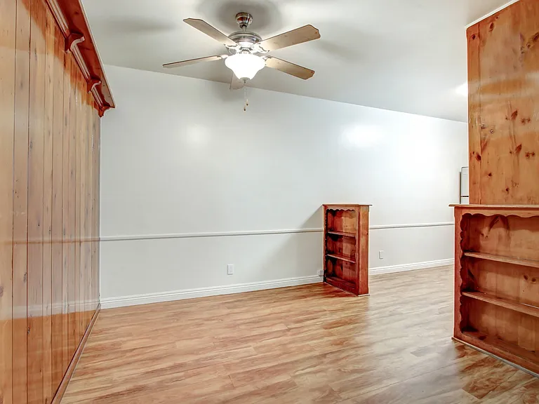 12224-34 Chandler Blvd — Photo 21