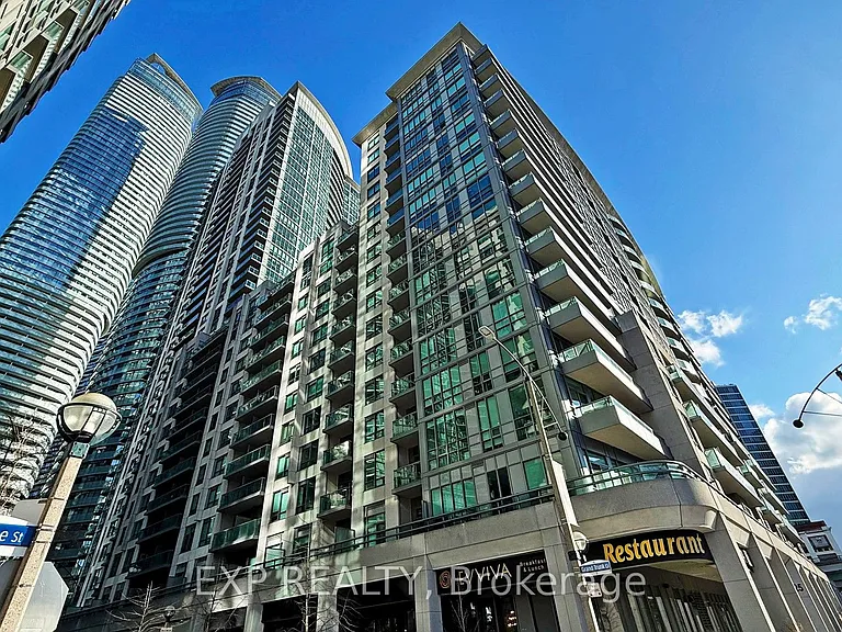 25 Lower Simcoe St #1106 — Photo 2