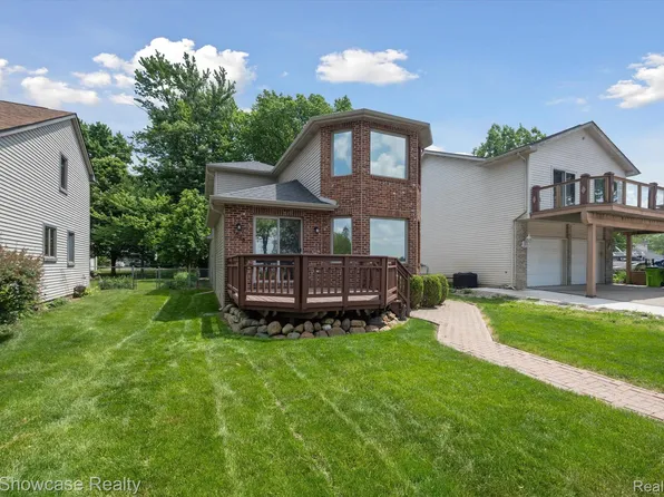 1515 E Lake Dr, Novi, MI 48377