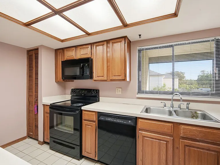 4515 Southampton Ct — Photo 11