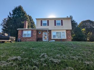 214 Jacqueline Dr, Upper Chichester, PA 19061