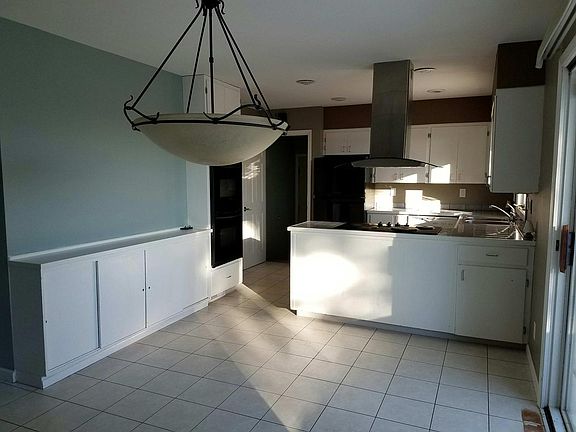 5th image of 1006 Valley View Dr #1