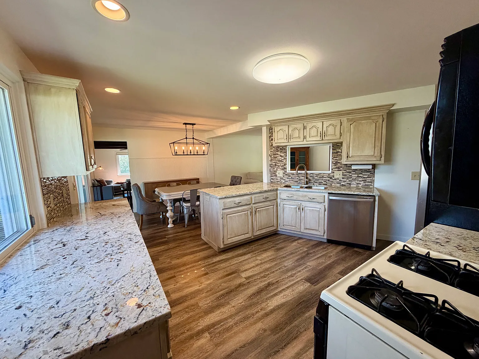 3 bed, 1490 sqft, $2,100 — Photo 3