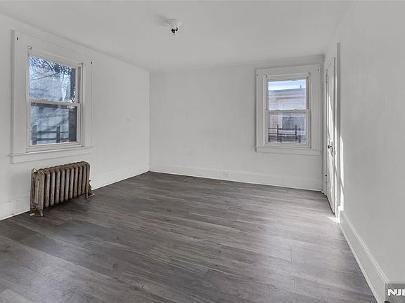 2nd image of 184 Sunset Ave