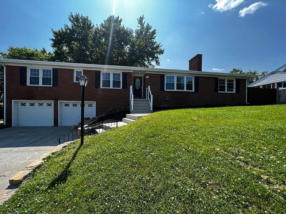 1st image of 4972 N Lake Dr