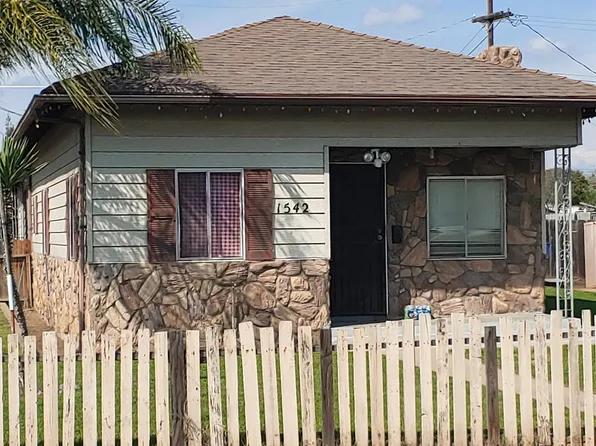 1540 4th St, Sanger, CA 93657