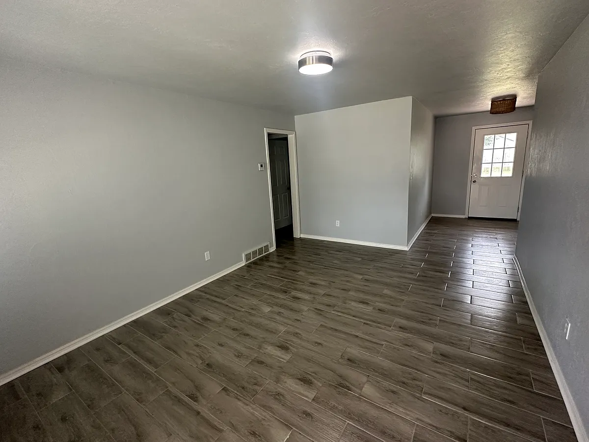 Living room - view from front door looking in - 1508 SW 77th Pl