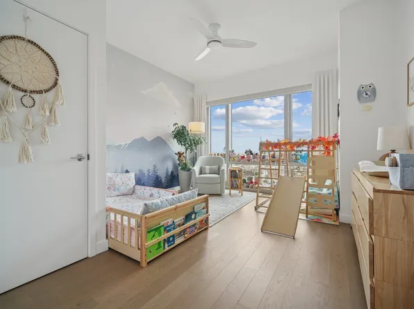 75 Park Lane South image 27 of 45