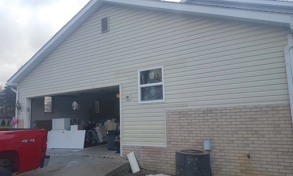 2nd image of 872 Lochaven Rd