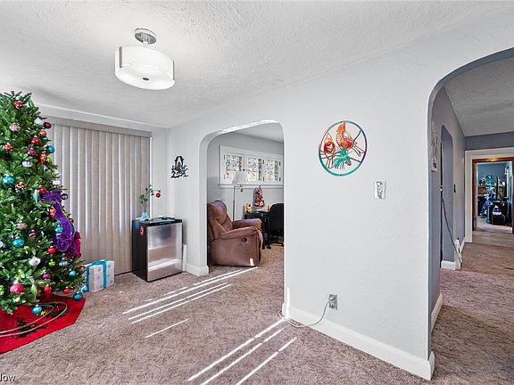 5th image of 72 Macarthur Dr