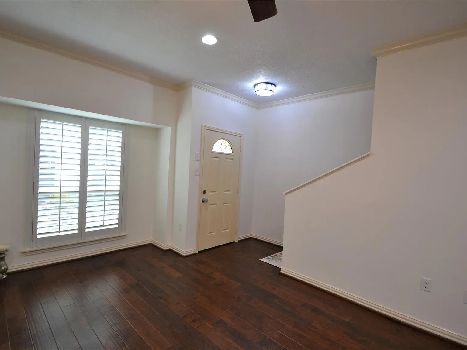 3 bed, 2.5 bath, 1604 sqft, $2,100 — Photo 3