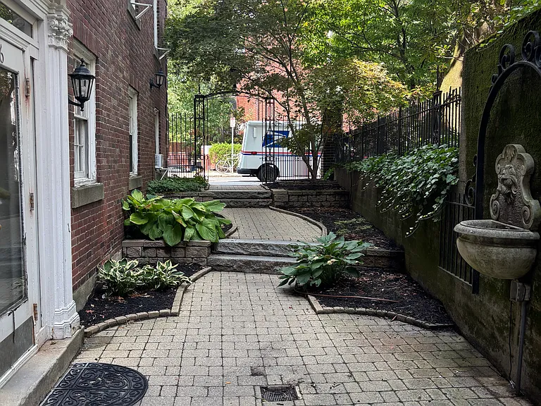 16 Chauncy St #H — Photo 1