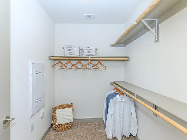 1711 Caroline — Photo 25