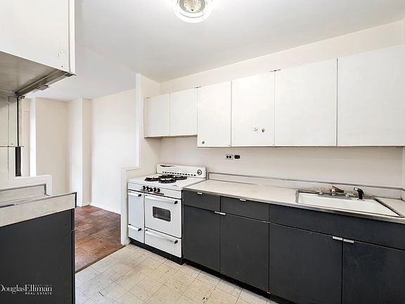 4th image of 160 W End Ave APT 8B
