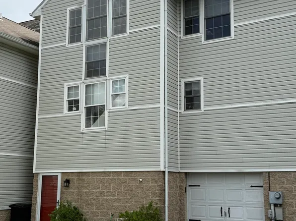 22 Allenberry Dr, Hanover Township, PA 18706