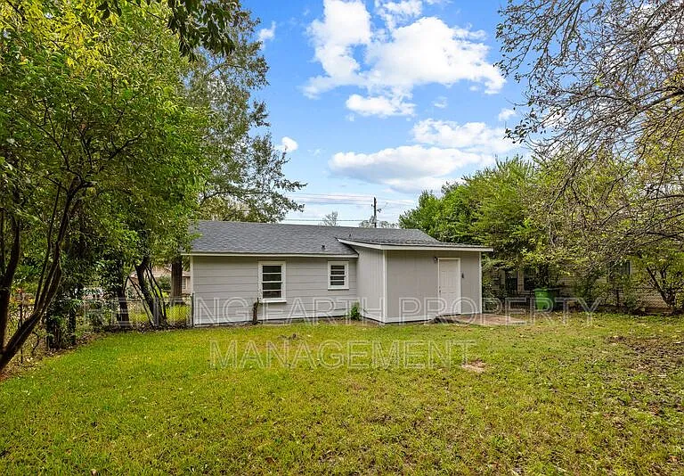 341 Chisholm St — Photo 4