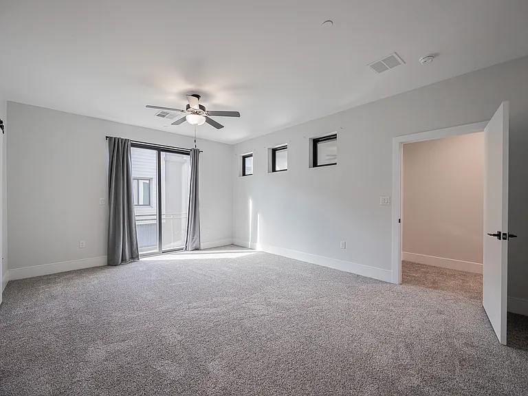 142 E Hearne Way — Photo 18