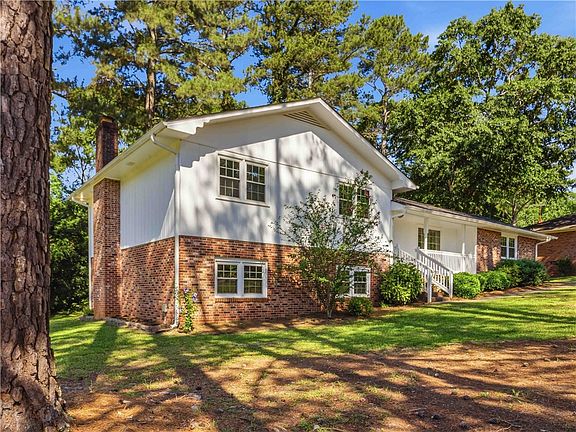 3rd image of 709 Loblolly Dr
