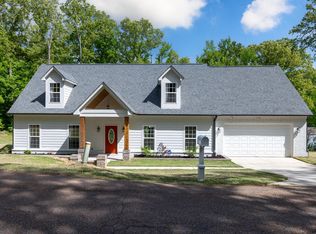 5702 E Spring Lake Rd, Bartlett, TN 38135