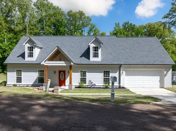 5702 E Spring Lake Rd, Bartlett, TN 38135