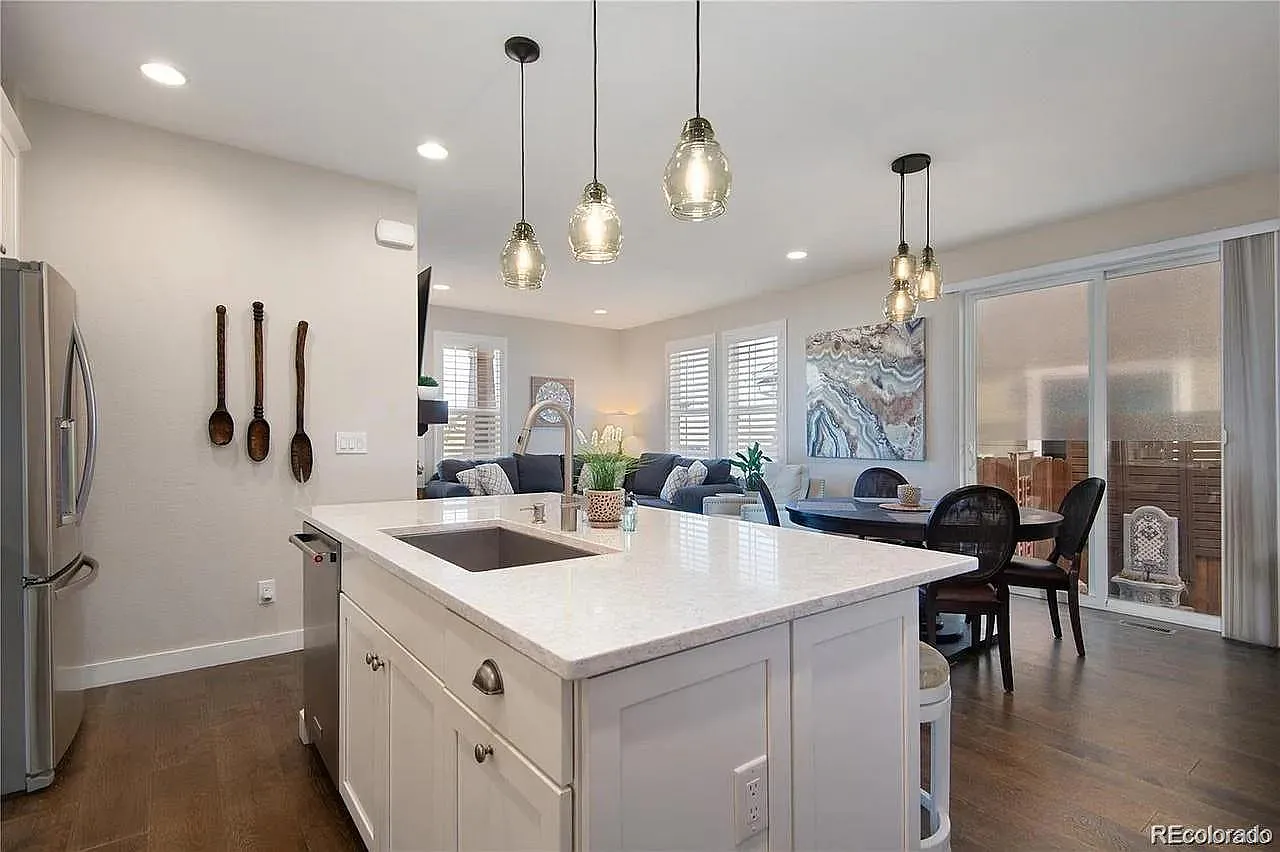 4 bed, 3.5 bath, 2859 sqft, $3,200 — Photo 1