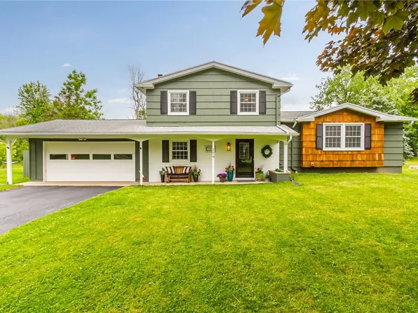 179 Timber Brook Ln, Penfield, NY 14526