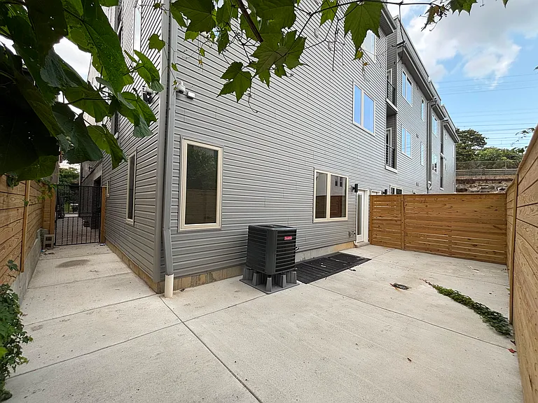 1108 W Dauphin St #1A — Photo 7
