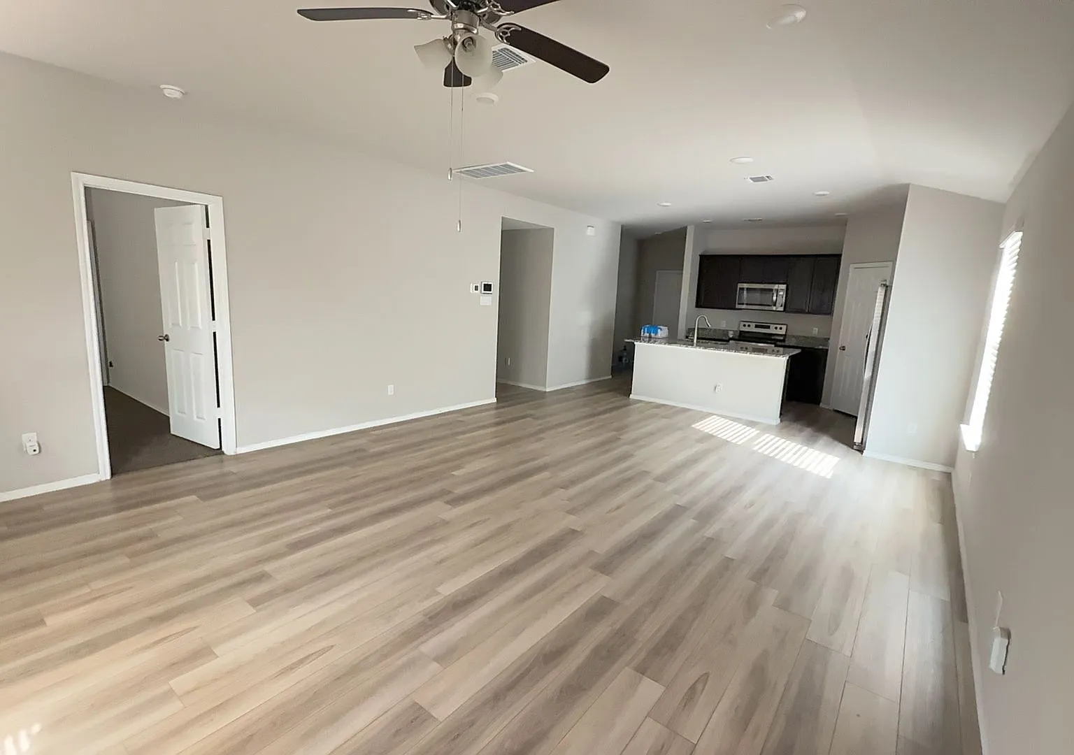 4 bed, 1646 sqft, $1,875 — Photo 3