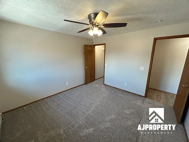1312 E Keystone Dr — Photo 13