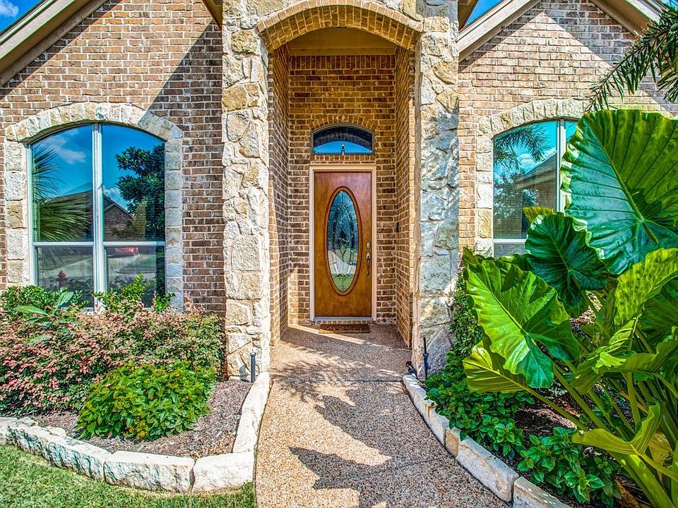 1st image of 412 Locksley Ct