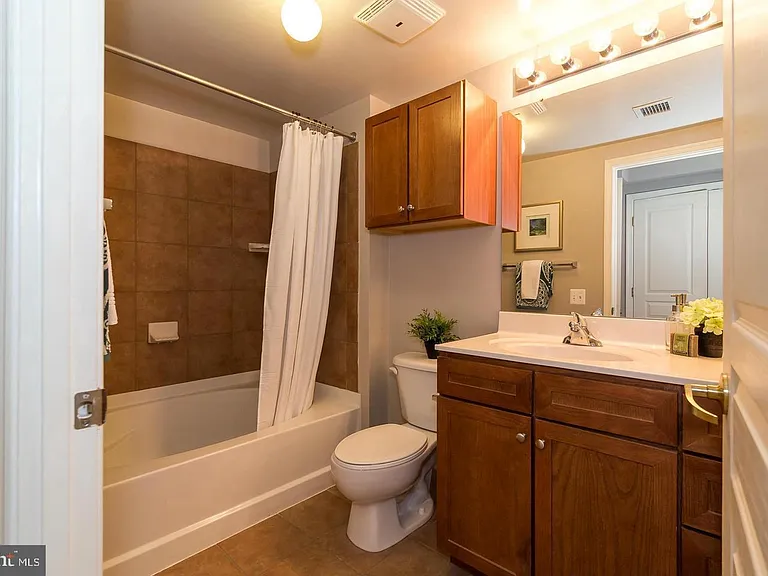 616 E St NW #246 — Photo 15