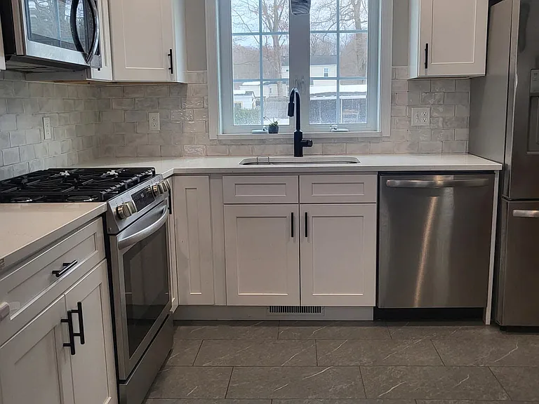 239 Maple Ave — Photo 3