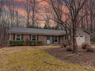 851 Duckview Ct, Winston Salem, NC 27106